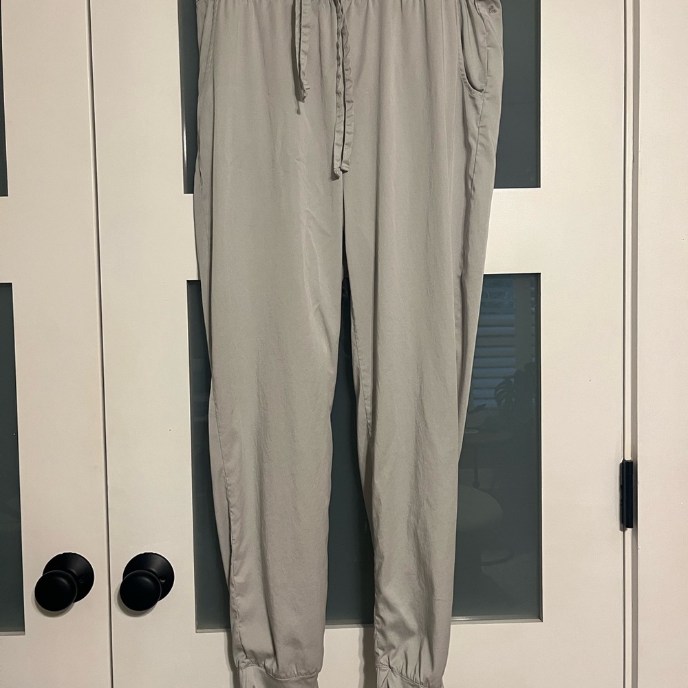 Travis‎ Matthew Sunny Outlook women’s  Gray Jogger Pants NEW without tag  Large